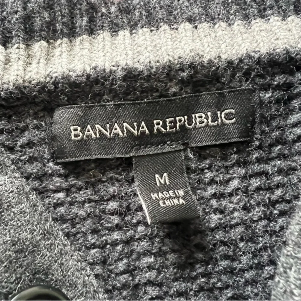 Banana Republic Button Charcoal Gray‎ Sweater